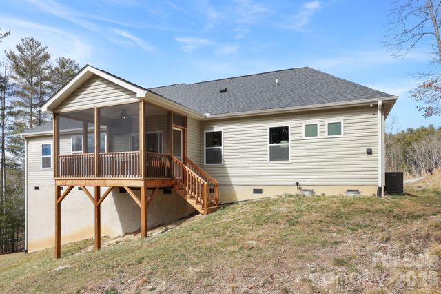 258 Crystal Heights Drive, Hendersonville, NC 28739