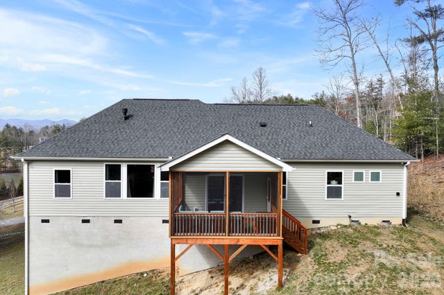 258 Crystal Heights Drive, Hendersonville, NC 28739