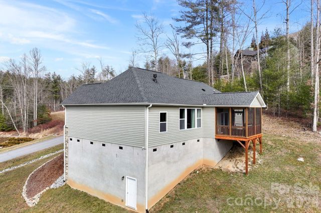 258 Crystal Heights Drive, Hendersonville, NC 28739