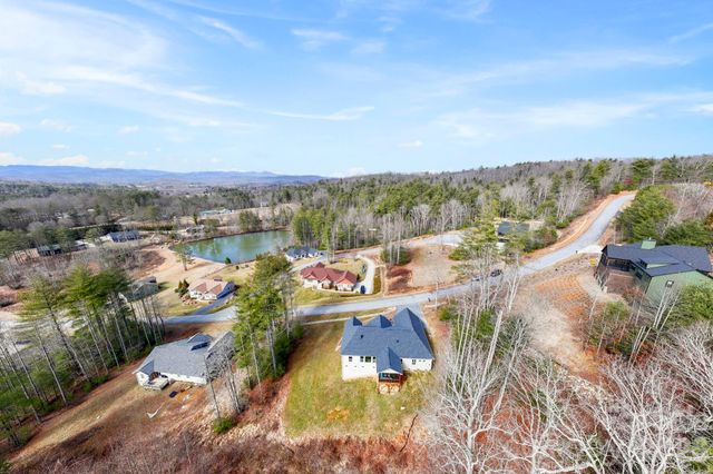 258 Crystal Heights Drive, Hendersonville, NC 28739