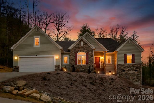 258 Crystal Heights Drive, Hendersonville, NC 28739