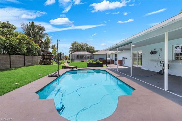 2212 SE 7th ST, Cape Coral, FL 33990