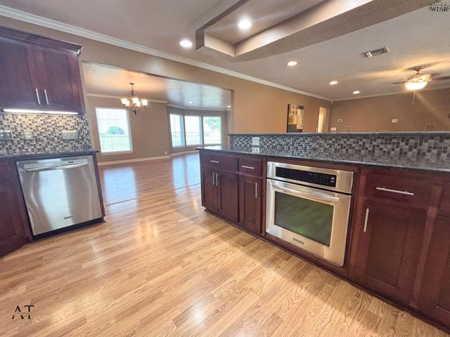 1110 E SYCAMORE DRIVE, Burkburnett, TX 76354