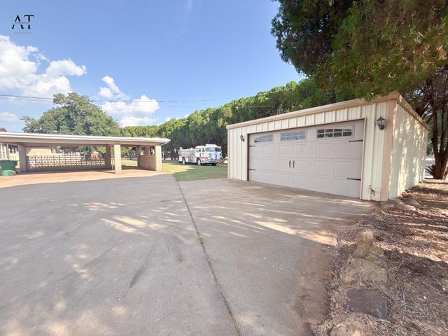 1110 E SYCAMORE DRIVE, Burkburnett, TX 76354