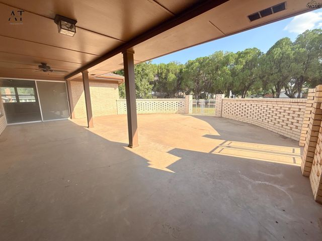 1110 E SYCAMORE DRIVE, Burkburnett, TX 76354