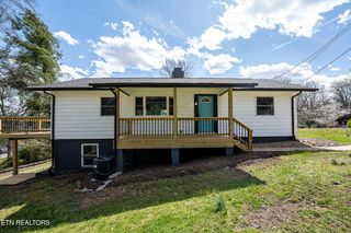 304 Firestone Rd, Oak Ridge, TN 37830