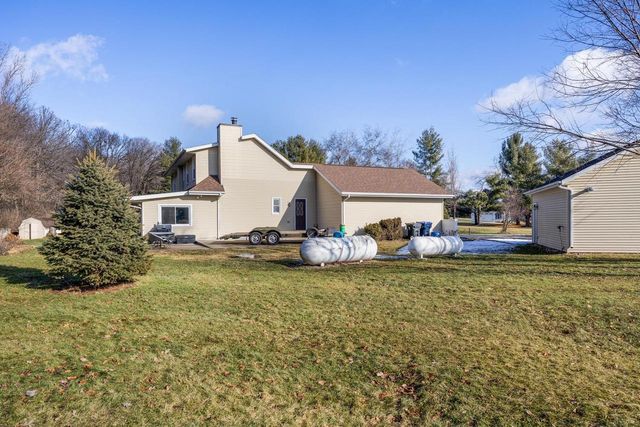 6668 W Wood Ridge Drive, Janesville, WI 53548