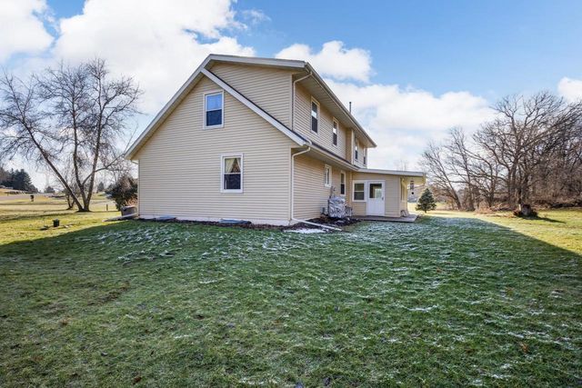 6668 W Wood Ridge Drive, Janesville, WI 53548