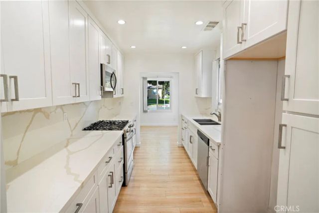 13900 Cantlay Street, Van Nuys, CA 91405