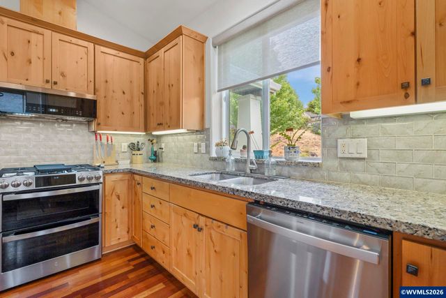 447 NW Mt Mazama St, Mcminnville, OR 97128
