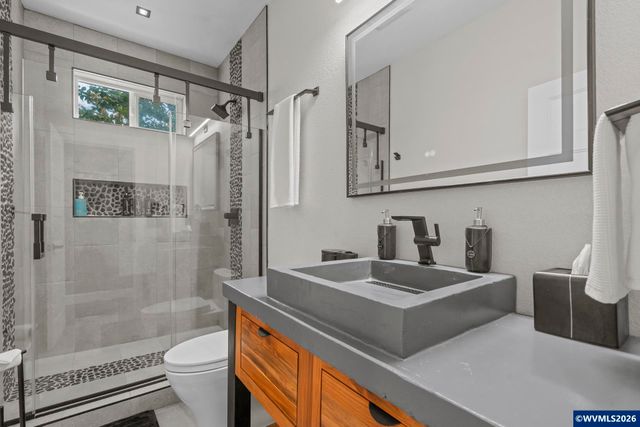 447 NW Mt Mazama St, Mcminnville, OR 97128