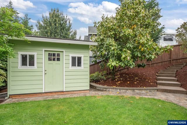 447 NW Mt Mazama St, Mcminnville, OR 97128