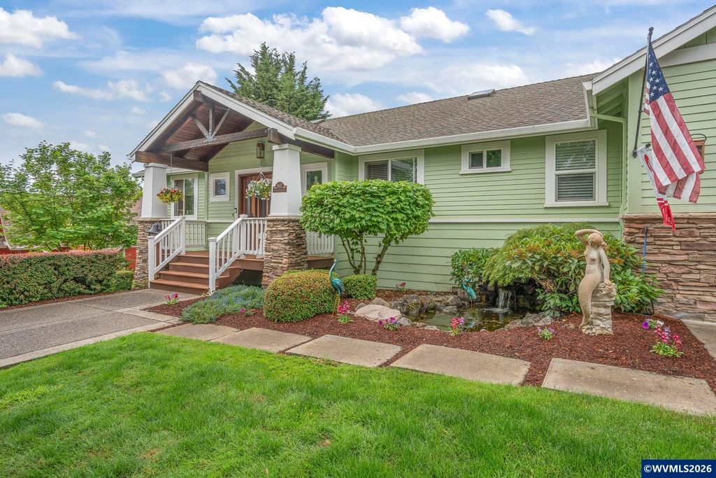 447 NW Mt Mazama St, Mcminnville, OR 97128