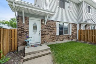 12 Scarlet Hawthorne Court 12, Woodridge, IL 60517