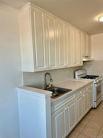 164-20 Highland Avenue 9T, Jamaica Hills, NY 11432