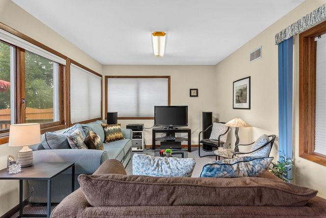 210 Riveredge COURT, Thiensville, WI 53092