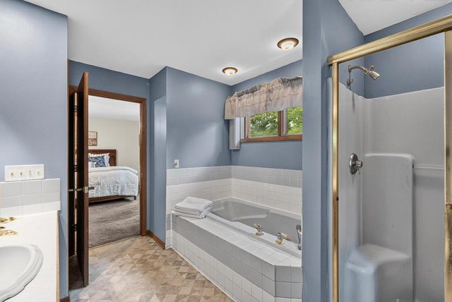 210 Riveredge COURT, Thiensville, WI 53092