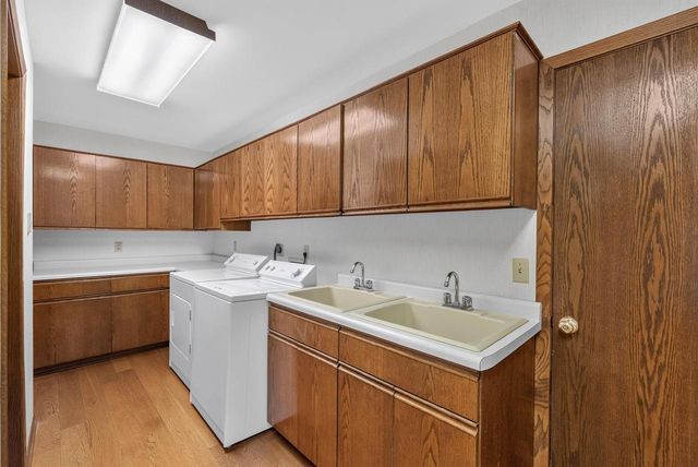 210 Riveredge COURT, Thiensville, WI 53092