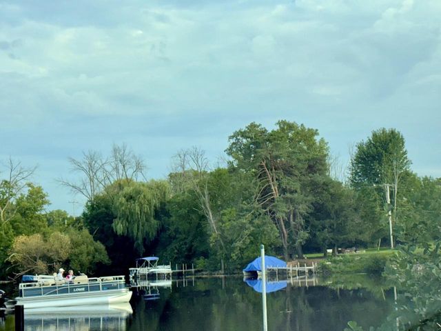 210 Riveredge COURT, Thiensville, WI 53092