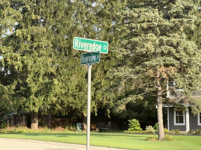 210 Riveredge COURT, Thiensville, WI 53092