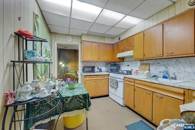 213-215 Central Avenue, East Newark, NJ 07029