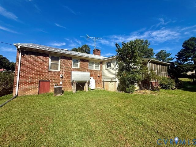 585 Southern Dr, Keysville, VA 23947