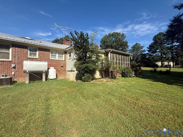 585 Southern Dr, Keysville, VA 23947