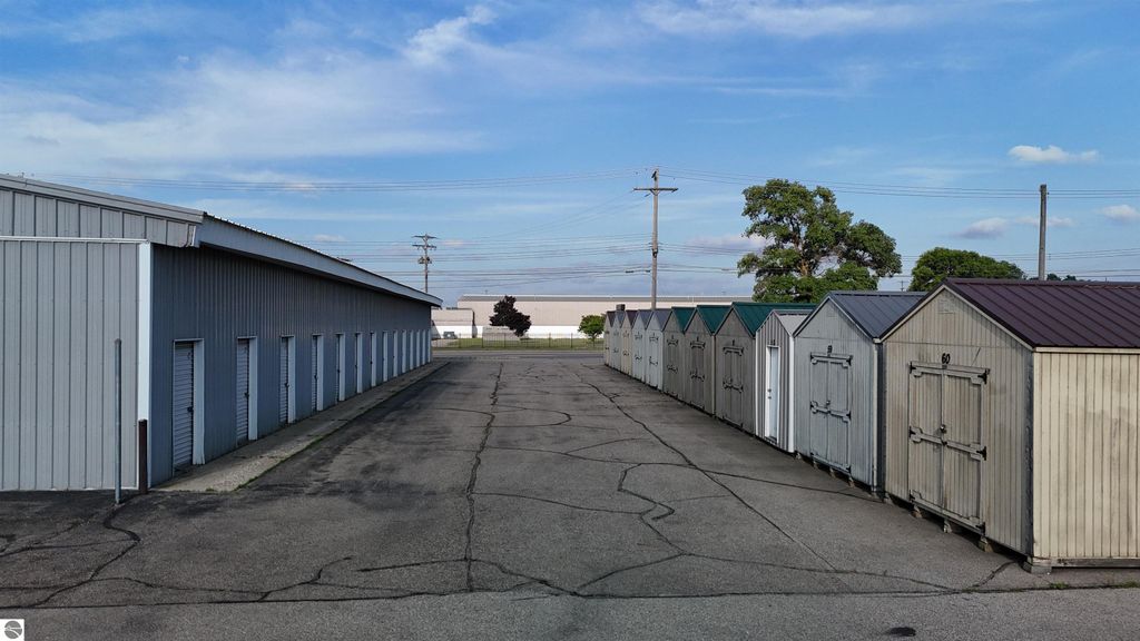 Image 34 of property listing at 1337 N Mitchell Street, Cadillac, MI 49601