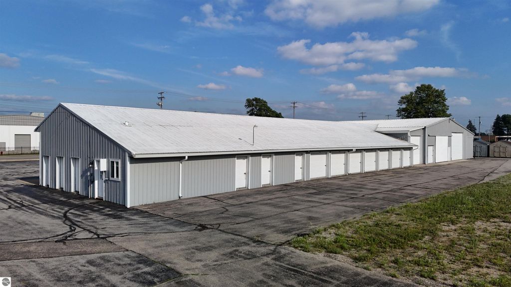 Image 35 of property listing at 1337 N Mitchell Street, Cadillac, MI 49601