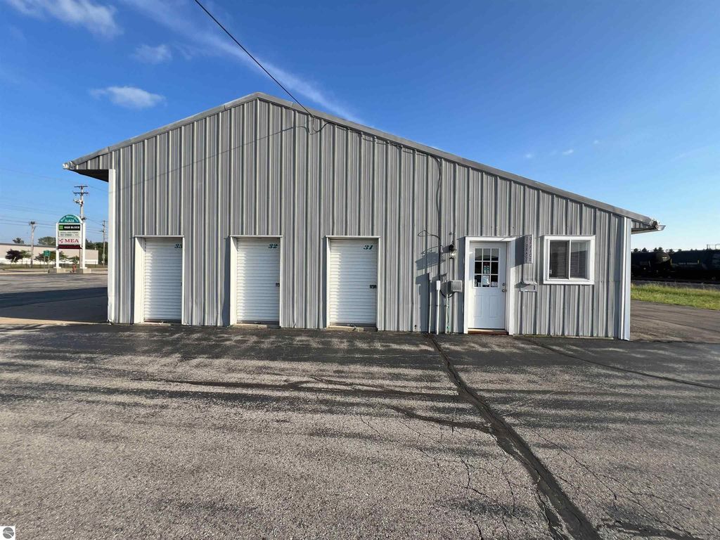 Image 36 of property listing at 1337 N Mitchell Street, Cadillac, MI 49601