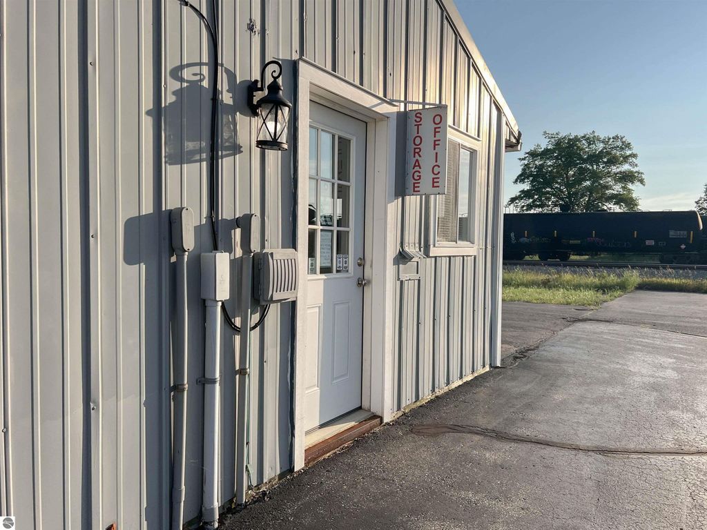 Image 37 of property listing at 1337 N Mitchell Street, Cadillac, MI 49601