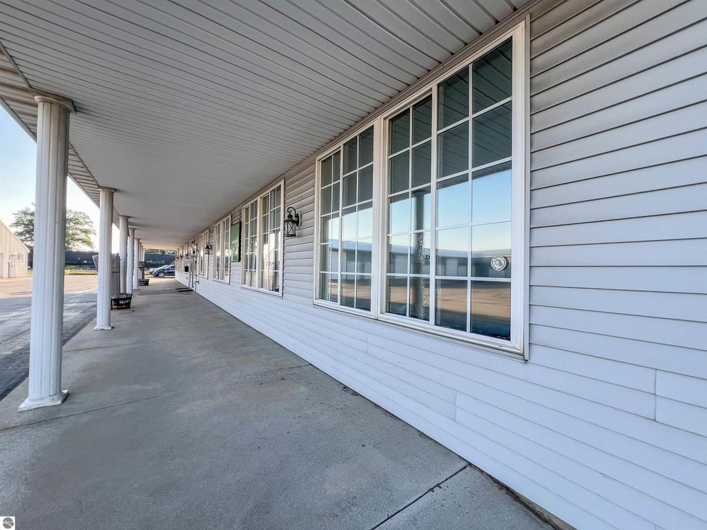 Image 6 of property listing at 1337 N Mitchell Street, Cadillac, MI 49601