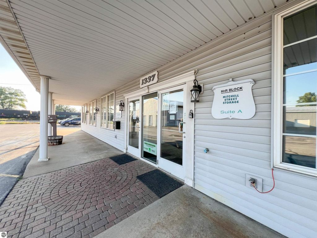 Image 7 of property listing at 1337 N Mitchell Street, Cadillac, MI 49601