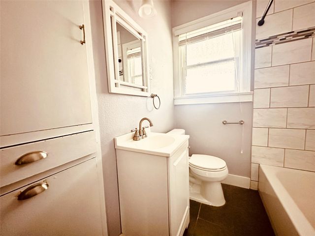 916 E 37th ST A - Front, Austin, TX 78705