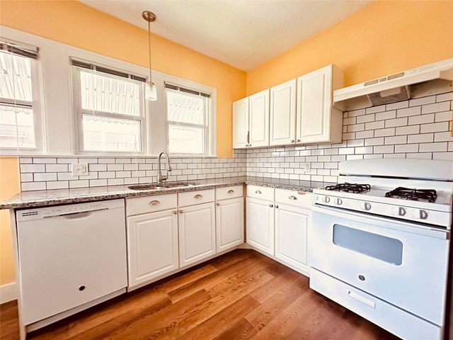 916 E 37th ST A - Front, Austin, TX 78705