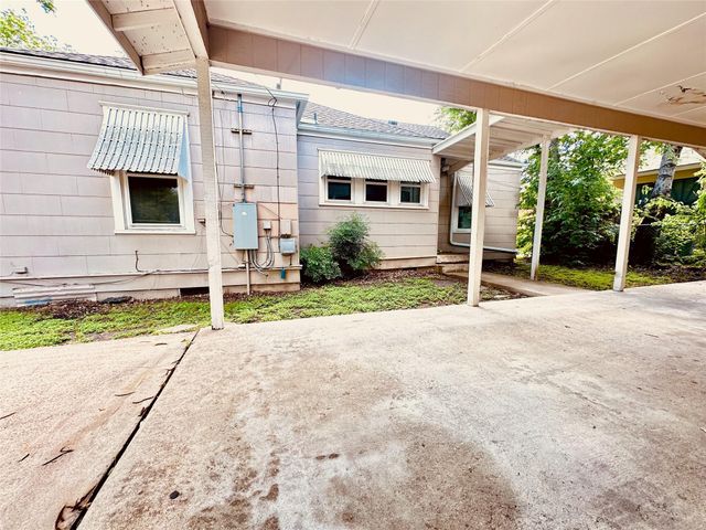 916 E 37th ST A - Front, Austin, TX 78705