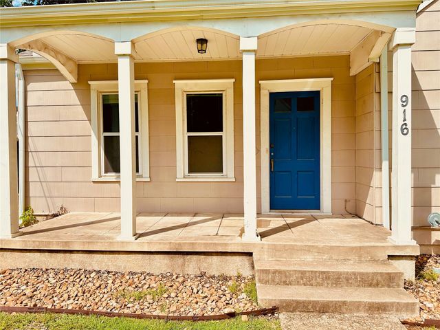 916 E 37th ST A - Front, Austin, TX 78705