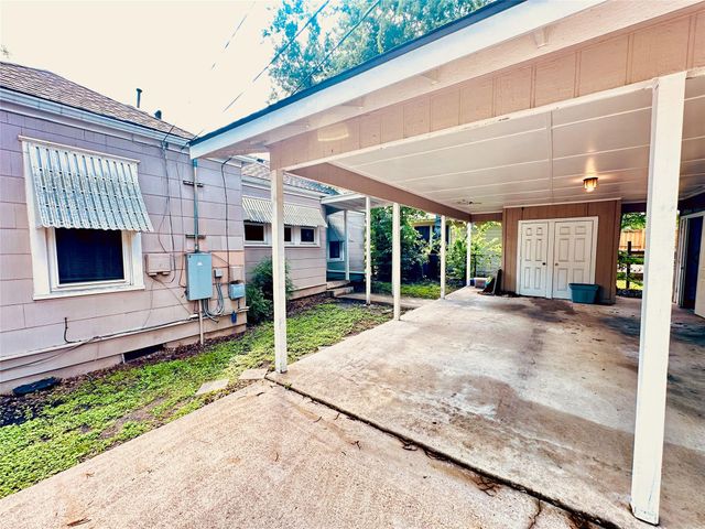 916 E 37th ST A - Front, Austin, TX 78705