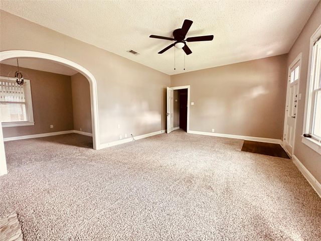 916 E 37th ST A - Front, Austin, TX 78705