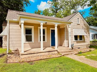 916 E 37th ST A - Front, Austin, TX 78705