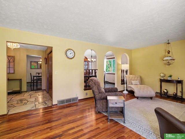 515 Bellevue Boulevard N, Bellevue, NE 68005