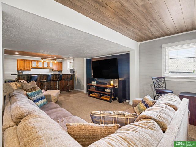515 Bellevue Boulevard N, Bellevue, NE 68005