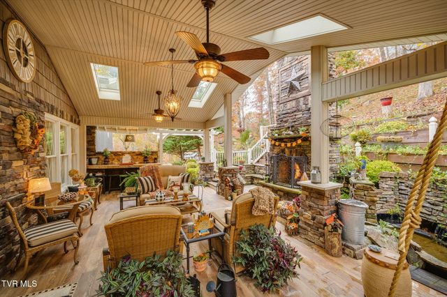8651 Curtiss Hill Road, Pound, VA 24279