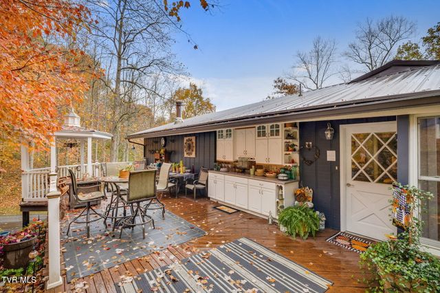 8651 Curtiss Hill Road, Pound, VA 24279
