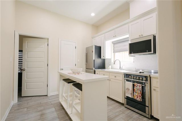 2006 Lake Front Drive, Mission, TX 78572