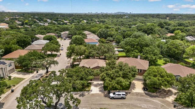 8914 Oakwood Ct, San Antonio, TX 78240