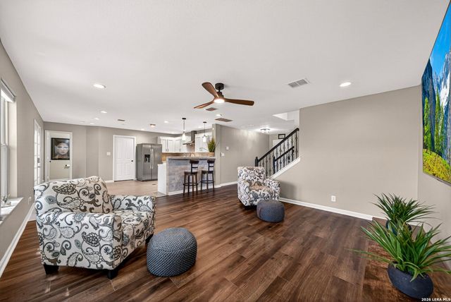 8914 Oakwood Ct, San Antonio, TX 78240