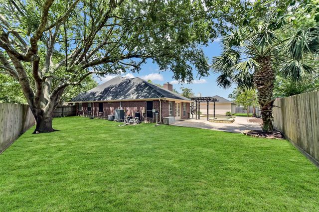 1411 Buttonwood Drive, Friendswood, TX 77546