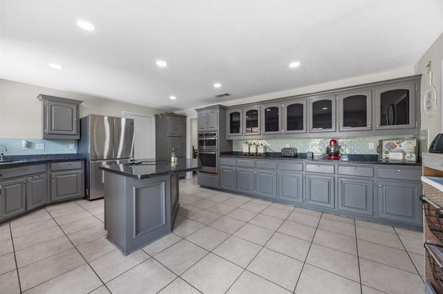 2001 Fair Oaks Drive, Mission, TX 78574