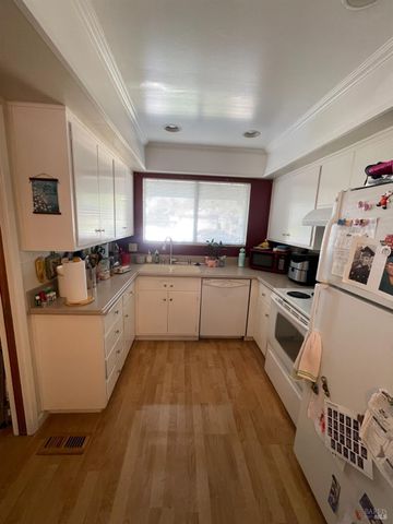 144 Monterey Dr, Vacaville, CA 95687